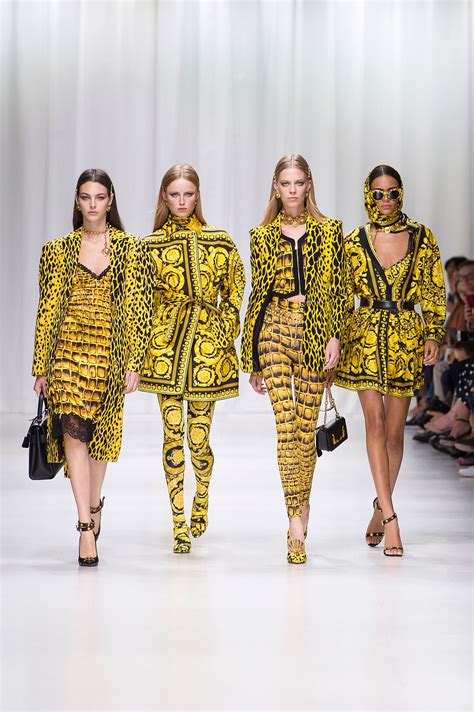 moda floreale 2018 versace|versace vogue.